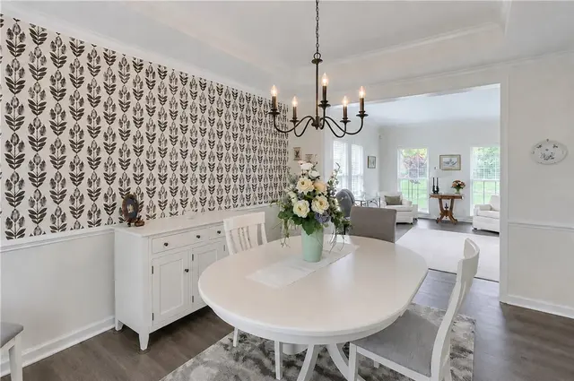 133 Hunter Drive gallery image 7