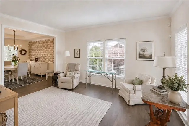 133 Hunter Drive gallery image 8