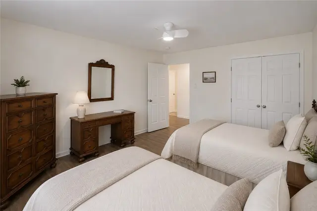 133 Hunter Drive gallery image 10