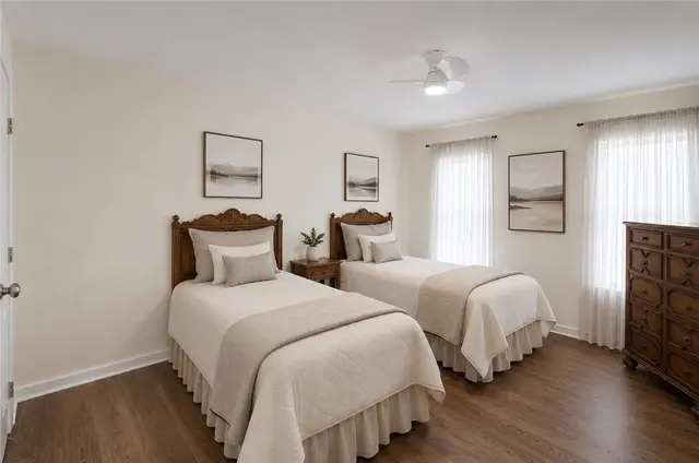 133 Hunter Drive gallery image 12