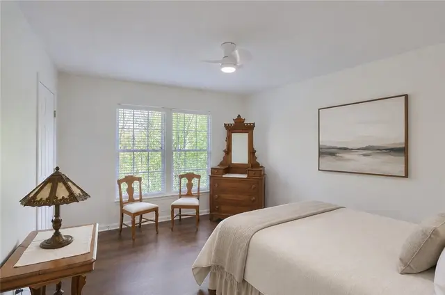 133 Hunter Drive gallery image 14