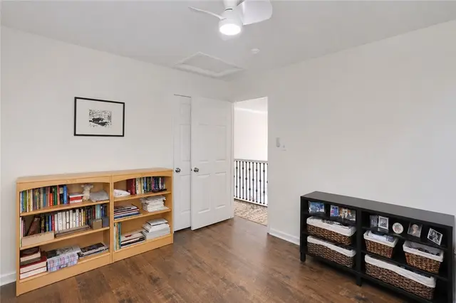 133 Hunter Drive gallery image 16