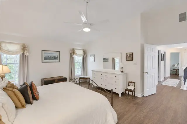 133 Hunter Drive gallery image 17