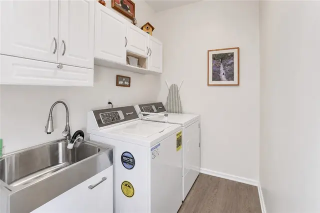 133 Hunter Drive gallery image 19