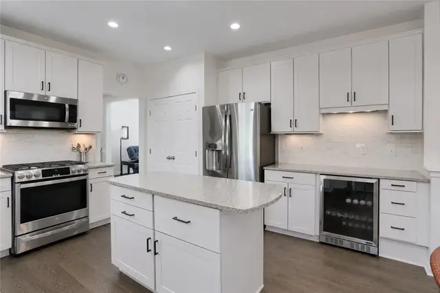 133 Hunter Drive gallery image 21