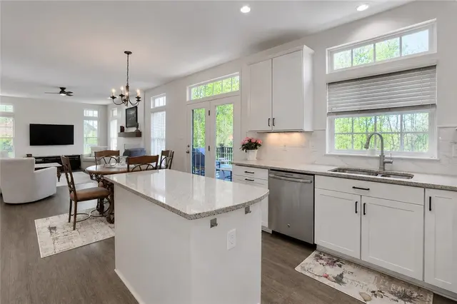 133 Hunter Drive gallery image 22