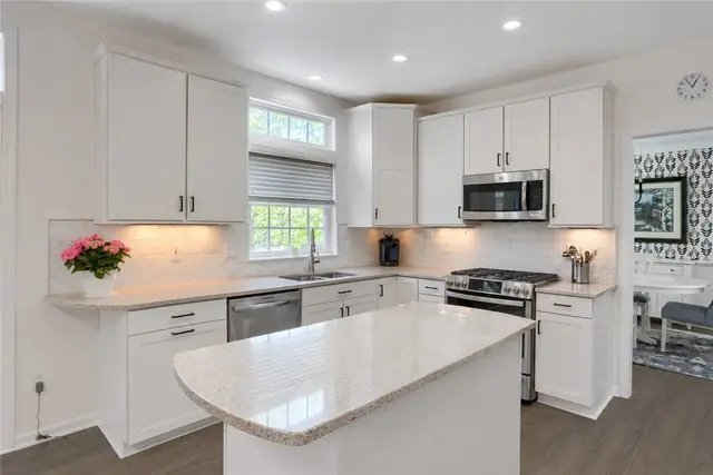 133 Hunter Drive gallery image 23