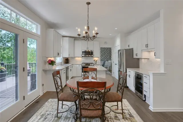 133 Hunter Drive gallery image 25