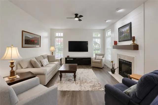 133 Hunter Drive gallery image 27