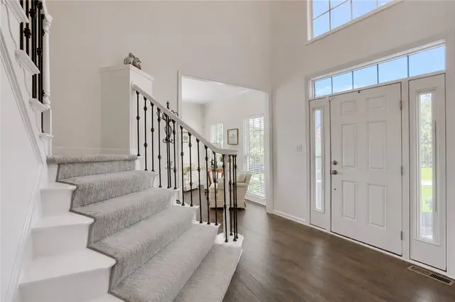 133 Hunter Drive gallery image 28