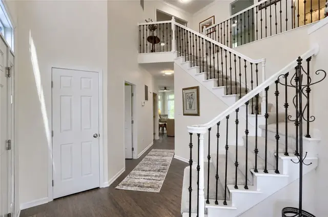 133 Hunter Drive gallery image 30