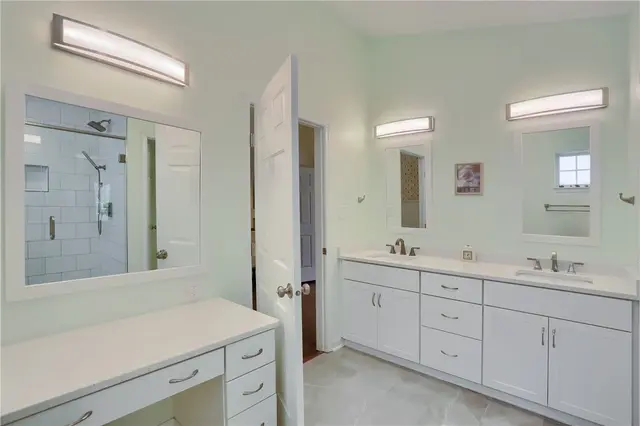 133 Hunter Drive gallery image 31
