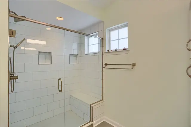 133 Hunter Drive gallery image 32