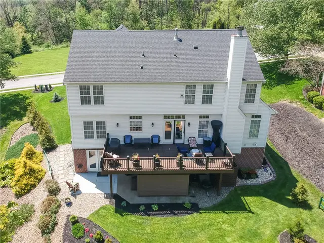 133 Hunter Drive gallery image 41