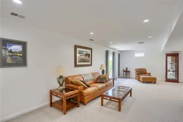 133 Hunter Drive gallery image 42