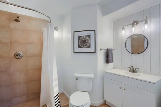 133 Hunter Drive gallery image 43
