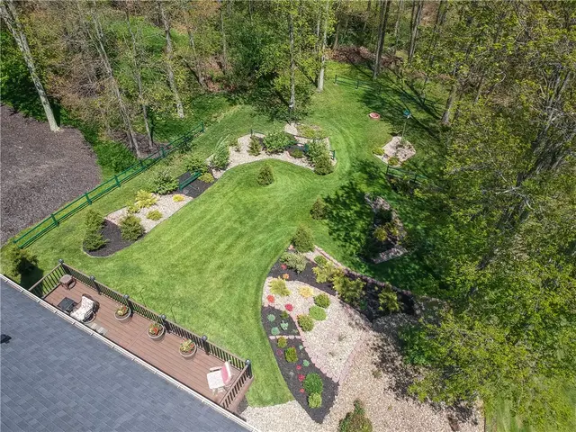 133 Hunter Drive gallery image 45