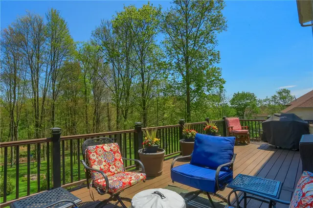 133 Hunter Drive gallery image 47
