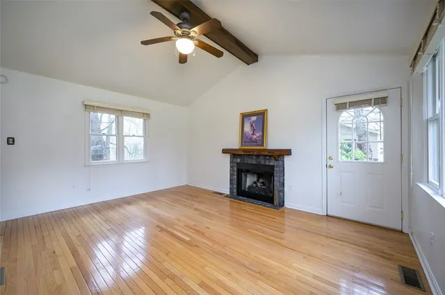 134 Pilgrim Dr gallery image 6