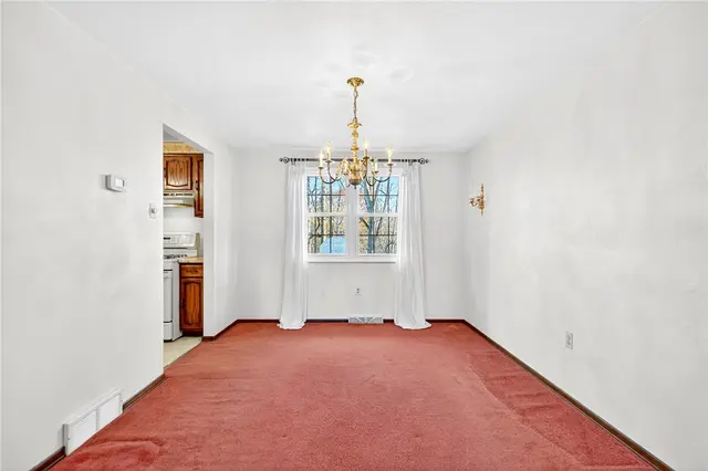 134 Rebecca Dr gallery image 13