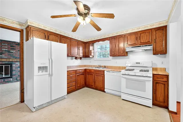 134 Rebecca Dr gallery image 15