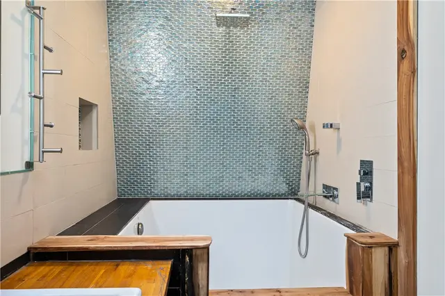 135 Berwyn Rd gallery image 16