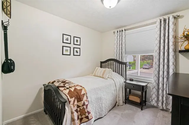 135 Fox Run Rd gallery image 3