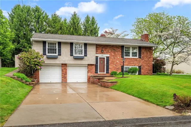 136 Kenney Drive gallery image 4