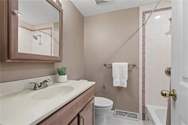 136 Kenney Drive gallery image 6