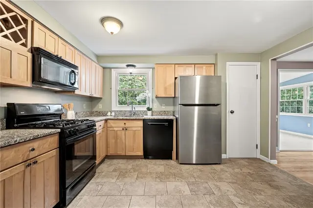 136 Kenney Drive gallery image 11