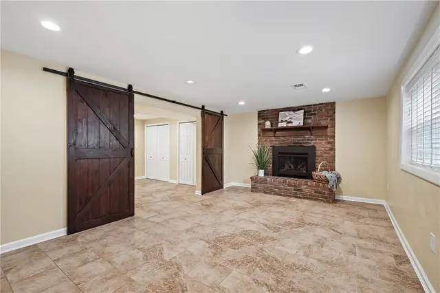 136 Kenney Drive gallery image 19