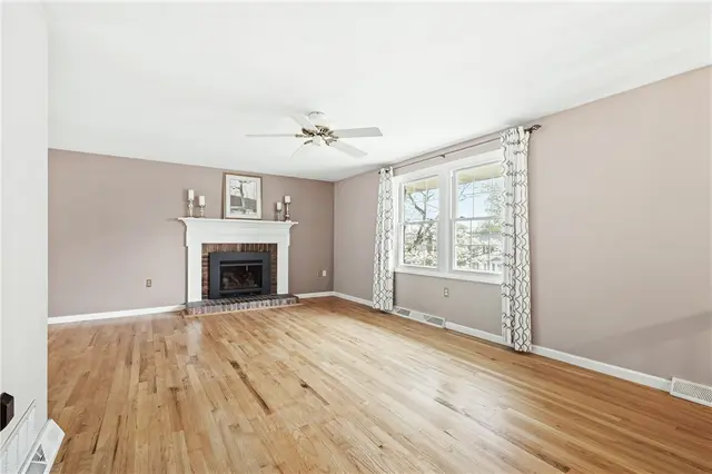 136 Kenney Drive gallery image 26