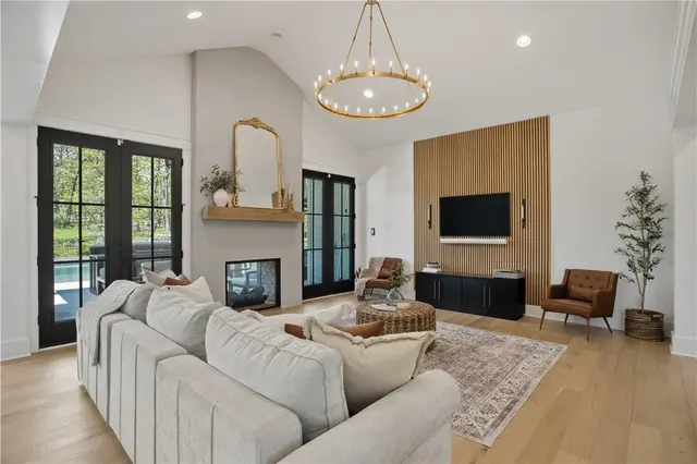 136 Morningside Dr gallery image 3