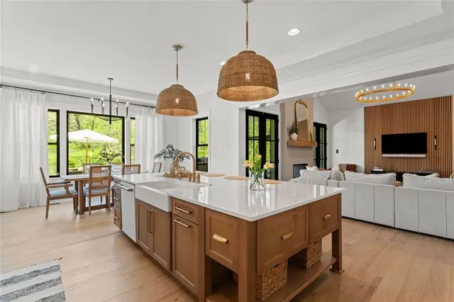 136 Morningside Dr gallery image 9