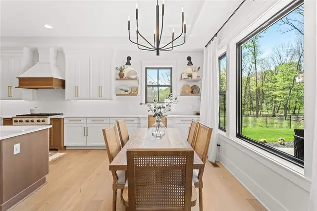 136 Morningside Dr gallery image 17