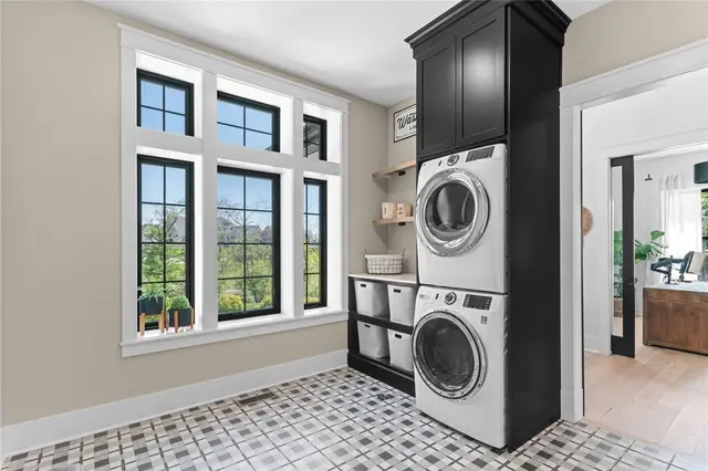 136 Morningside Dr gallery image 21