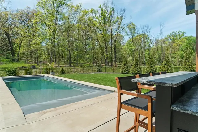 136 Morningside Dr gallery image 29