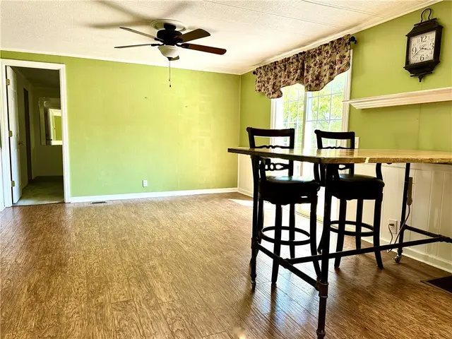 136 York Rd gallery image 4
