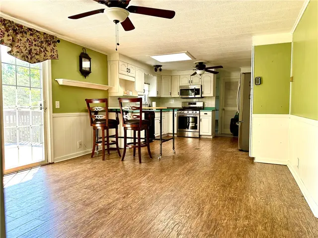 136 York Rd gallery image 7