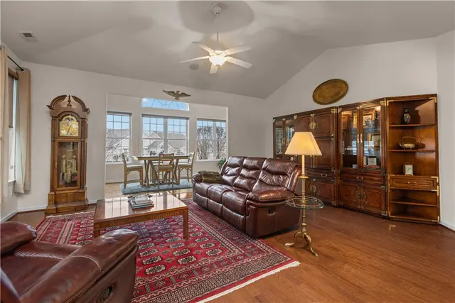 137 Freedom Ln gallery image 3