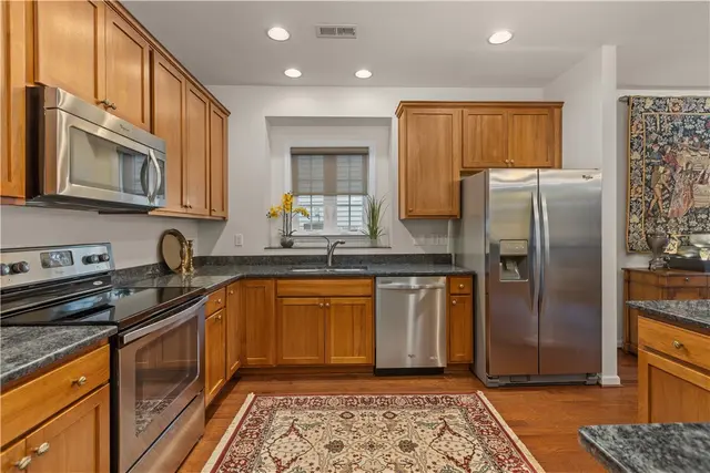 137 Freedom Ln gallery image 6