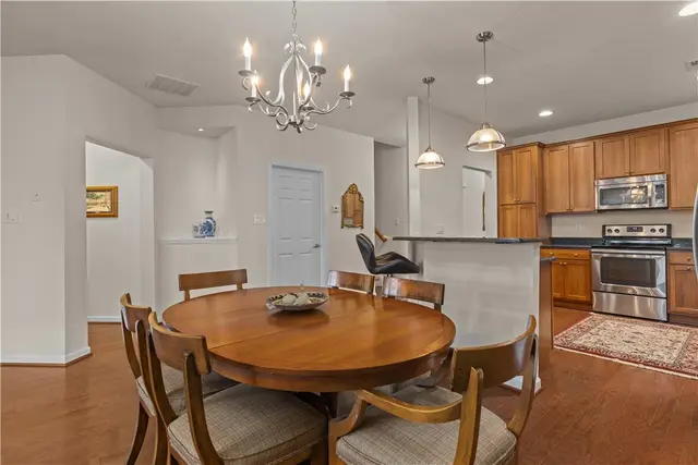 137 Freedom Ln gallery image 9