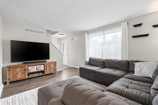 137 Mcdonald Dr gallery image 4