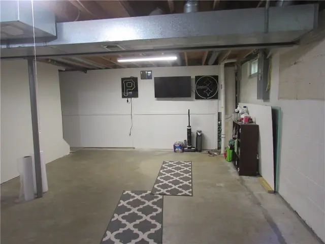 137 Mcdonald Dr gallery image 16