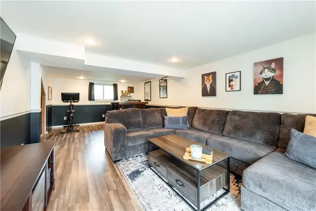 137 Parkwood Drive gallery image 3