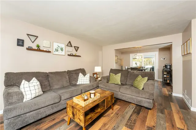 137 Parkwood Drive gallery image 13