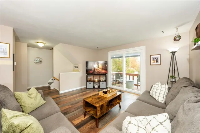 137 Parkwood Drive gallery image 16