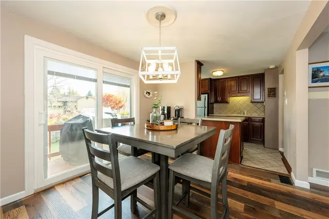 137 Parkwood Drive gallery image 19