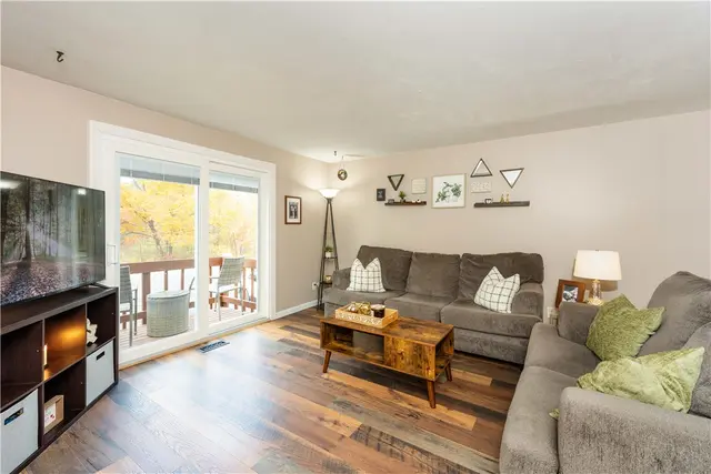 137 Parkwood Drive gallery image 22