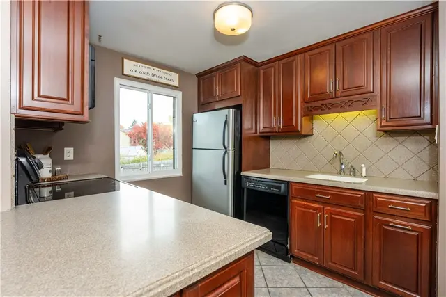 137 Parkwood Drive gallery image 24